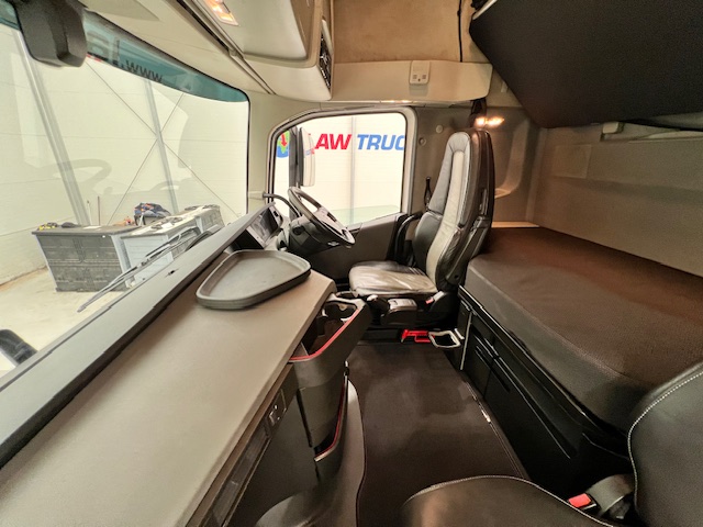 Volvo FH 500 6×2 Midlift Tractor Unit