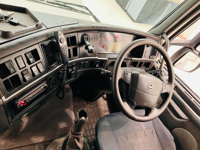 Volvo FH12 420 4×2 Sleeper Cab Tractor Unit
