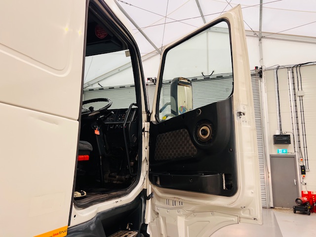 Volvo FH12 420 4×2 Tractor Unit