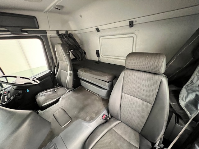 Scania P250 4×2 Sleeper Cab Box Van