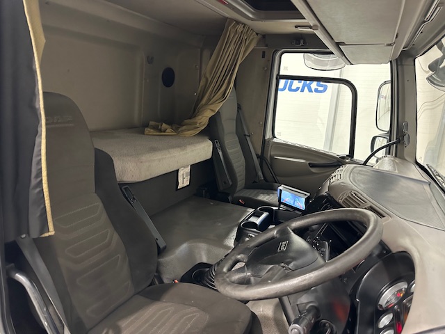 DAF CF85 360 8×2 Flatbed Brick Grab Drawbar