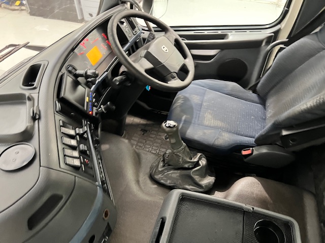 Volvo FM 400 8×4 Steel Tipper Grab Manual