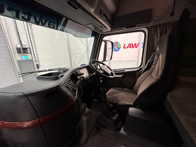 Volvo FH 520 6×2 Sleeper Cab Tractor Unit Manual