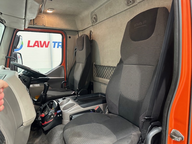 DAF LF 220 Day Cab Dropside Brick Grab