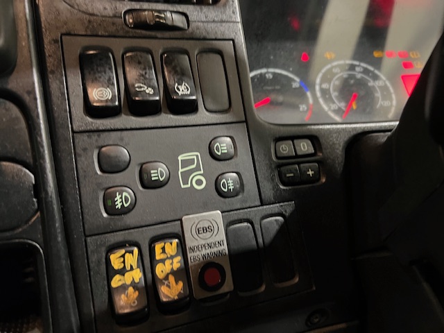 Scania R420 8×2 Rear Lift Brick Grab Drawbar