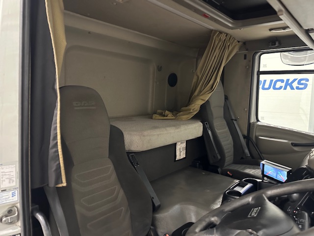 DAF CF85 360 8×2 Flatbed Brick Grab Drawbar