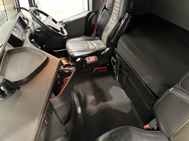 Volvo FH 500 6×2 Midlift Tractor Unit