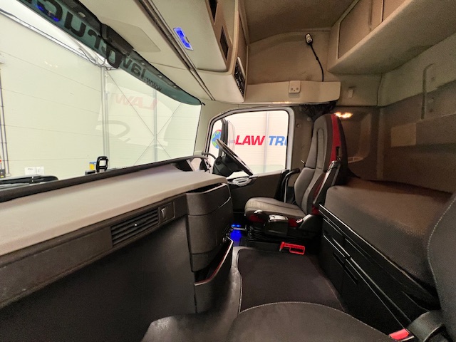 Volvo FH 460 6×2 Midlift Tractor Unit