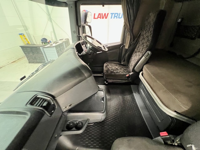 Scania R450 6×2 Rear Lift Highline Tractor Unit PTO