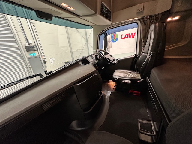 Volvo FH 500 6×2 Globetrotter XL Midlift Tractor Unit