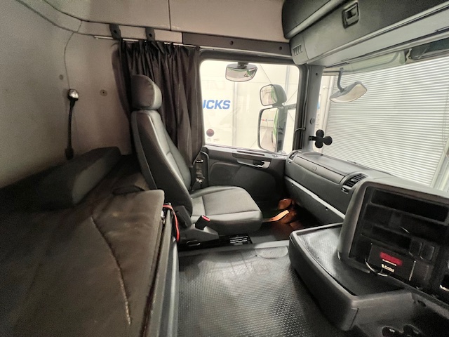 Scania G360 8×2 Sleeper Chassis Cab