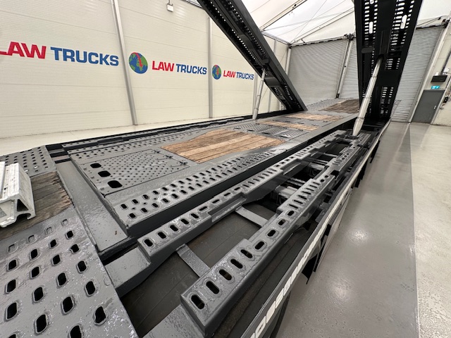 SDC Tri Axle Kicker Vehicle Carrier Lowloader
