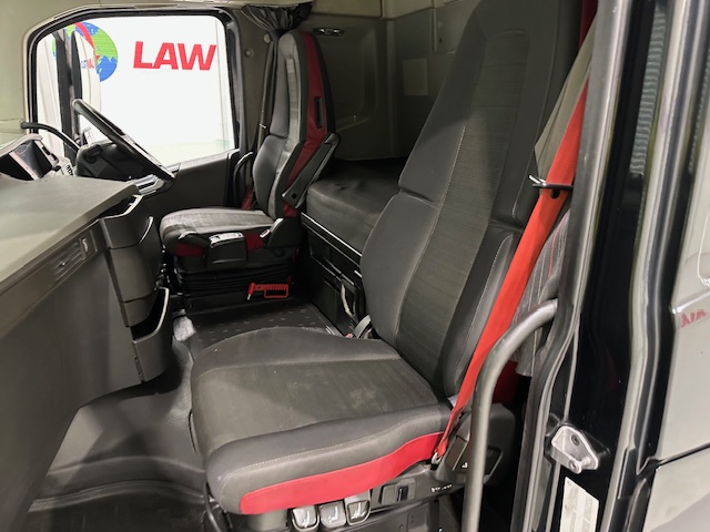 Volvo FH 500 6×2 Midlift Tractor Unit