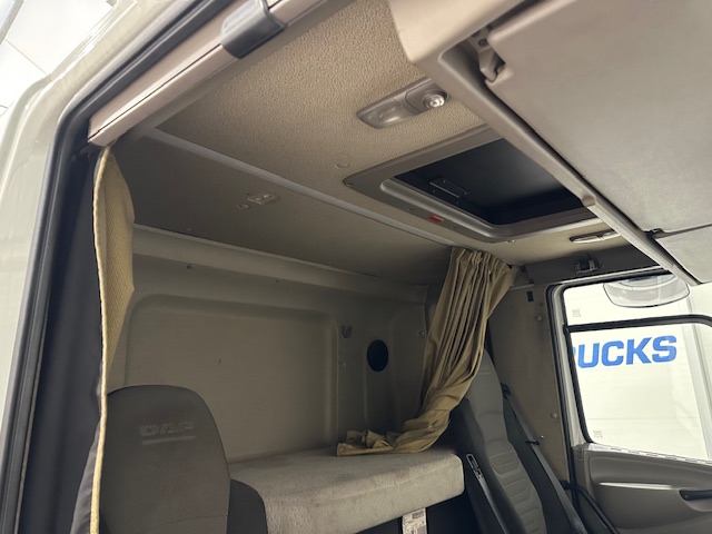 DAF CF85 360 8×2 Flatbed Brick Grab Drawbar