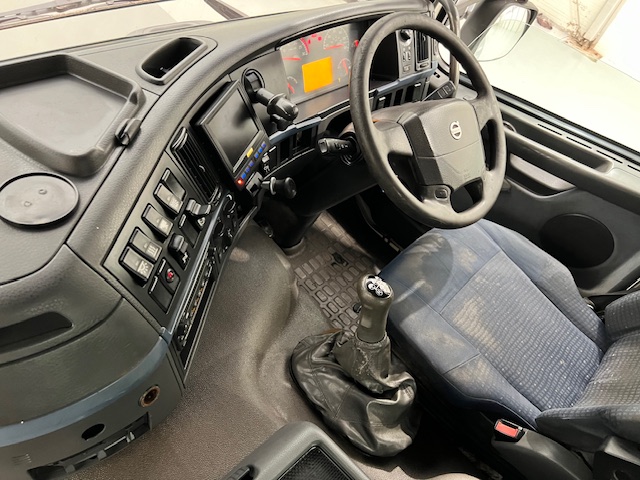 Volvo FM 400 8×4 Steel Tipper Grab Manual
