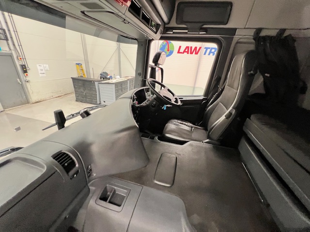 Scania P250 4×2 Sleeper Cab Box Van