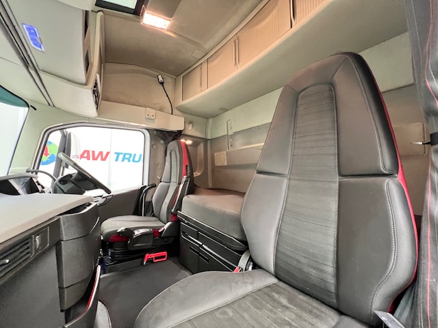 Volvo FH 460 6×2 Midlift Tractor Unit