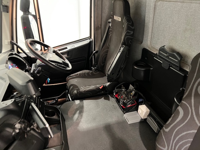 Iveco Stralis 310 6×2 Dropside Brick Grab