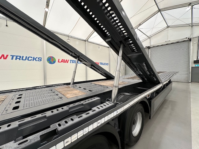 SDC Tri Axle Kicker Vehicle Carrier Lowloader