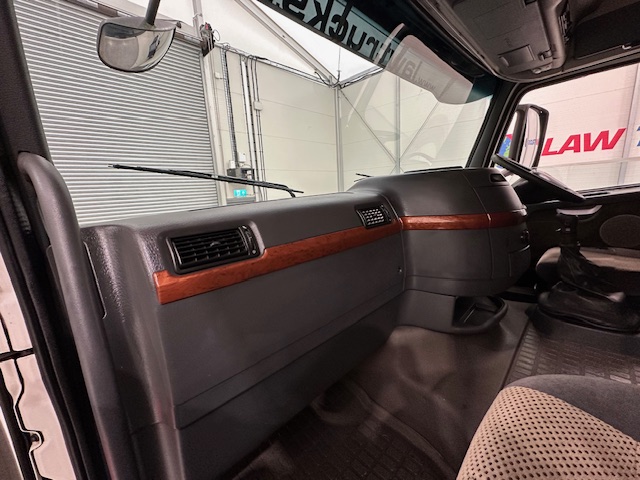 Volvo FH 520 6×2 Sleeper Cab Tractor Unit Manual