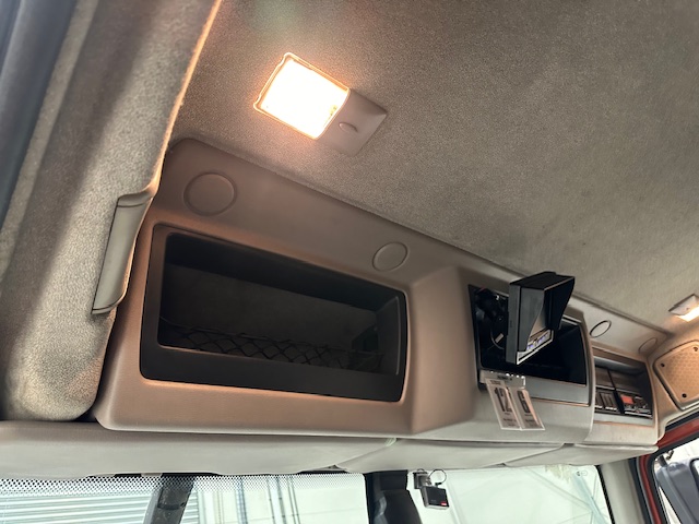 DAF LF 220 Day Cab Dropside Brick Grab