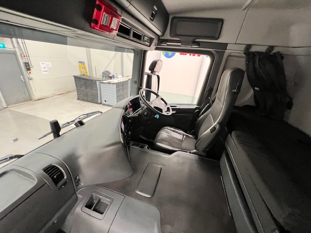 Scania P250 4×2 Sleeper Cab Box Van