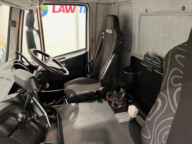 Iveco Stralis 310 6×2 Dropside Brick Grab