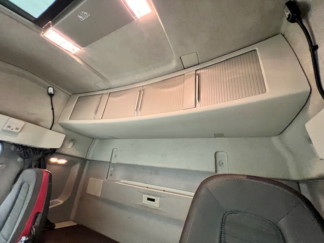 Volvo FH 460 6×2 Midlift Tractor Unit