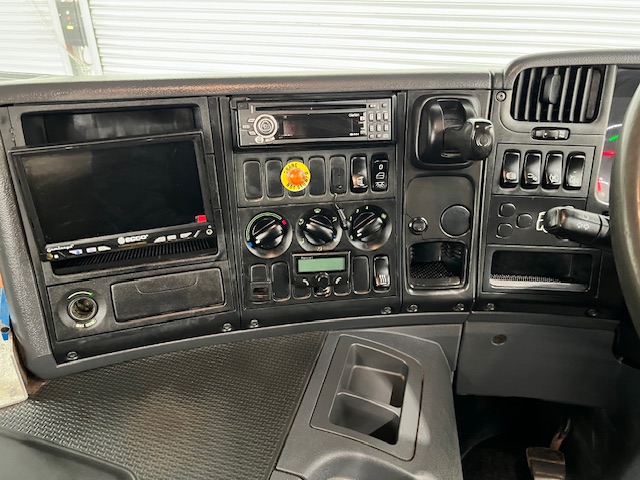 Scania P270 6×2 10 Tyre Flatbed Drawbar Brick Grab