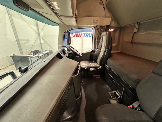 Volvo FH 500 6×2 Globetrotter XL Midlift Tractor Unit