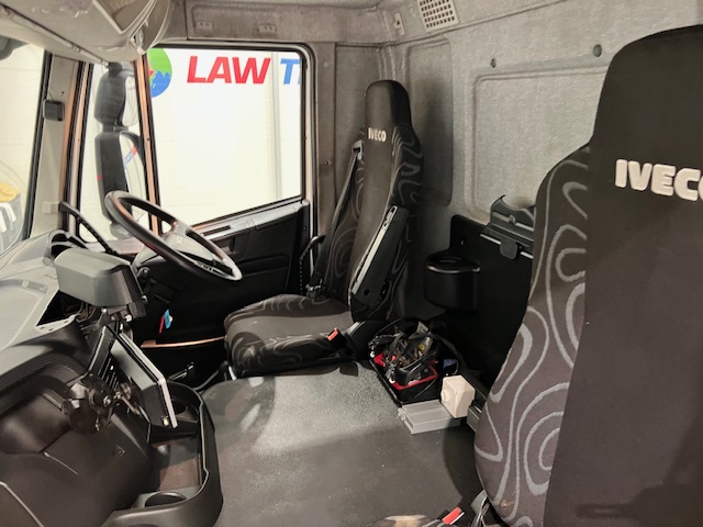 Iveco Stralis 310 6×2 Dropside Brick Grab