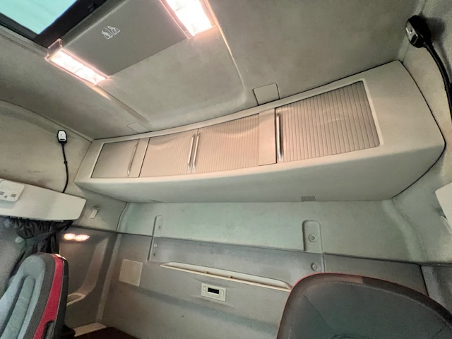 Volvo FH 460 6×2 Midlift Tractor Unit
