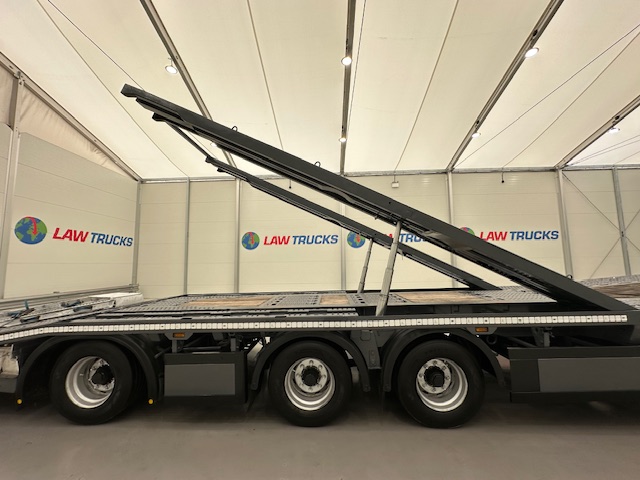 SDC Tri Axle Kicker Vehicle Carrier Lowloader