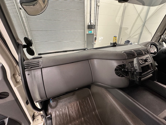 DAF CF 370 6×2 Sleeper Cab Fridge Box
