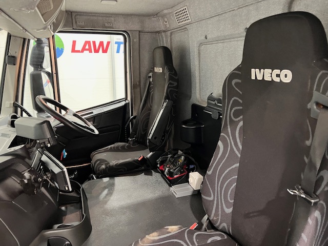 Iveco Stralis 310 6×2 Dropside Brick Grab