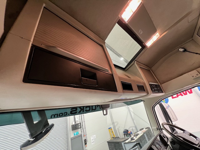 Volvo FH 460 6×2 Midlift Tractor Unit