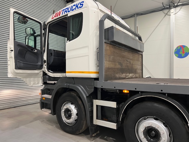 Scania R420 8×2 Rear Lift Brick Grab Drawbar