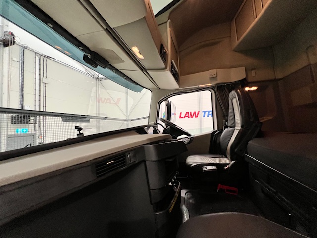 Volvo FH 500 6×2 Sleeper Cab Tractor Unit PTO