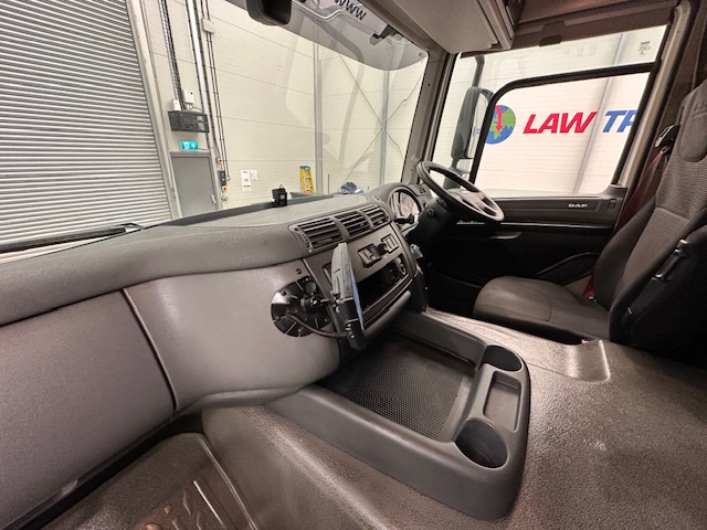 DAF CF 370 6×2 Sleeper Cab Fridge Box
