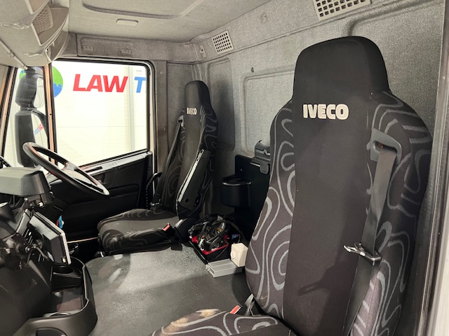 Iveco Stralis 310 6×2 Dropside Brick Grab