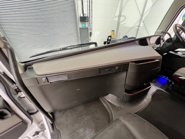 Volvo FH 460 6×2 Midlift Tractor Unit