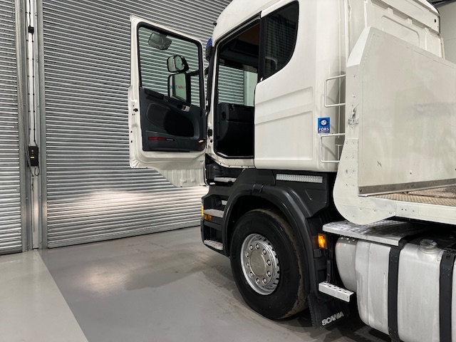 Scania R440 6×2 Rear Lift Brick Grab Drawbar
