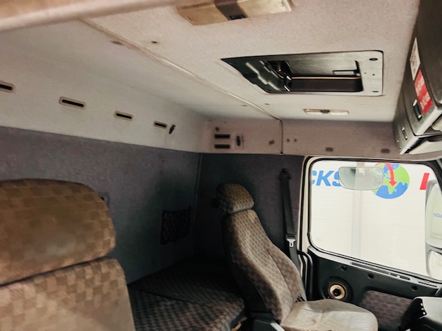 Volvo FH12 420 4×2 Tractor Unit