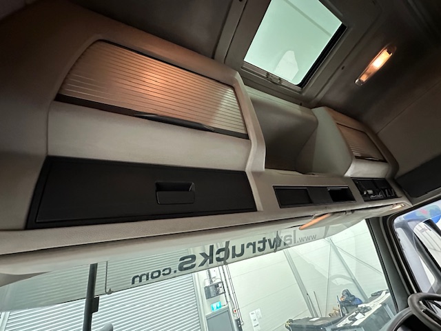 Volvo FH 500 6×2 Midlift Tractor Unit