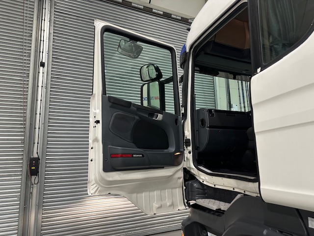 Scania R440 6×2 Rear Lift Brick Grab Drawbar
