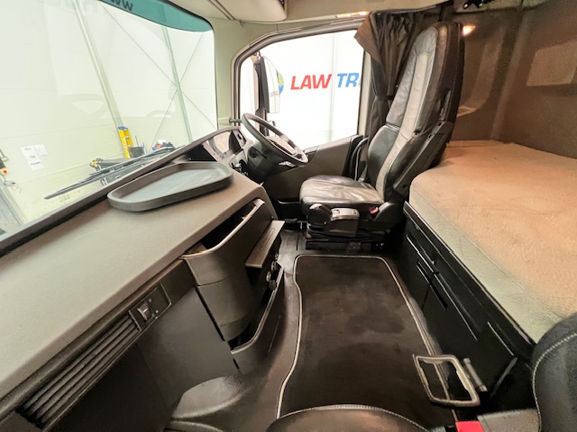 Volvo FH 500 6×2 Midlift Tractor Unit