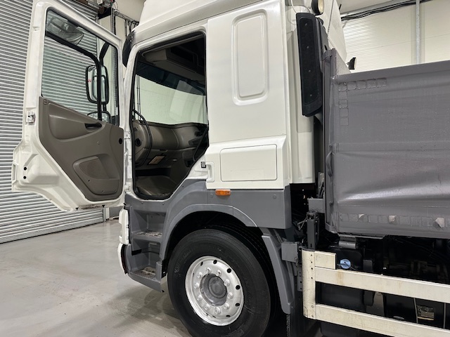 DAF CF85 460 6×2 Flatbed Drawbar Brick Grab