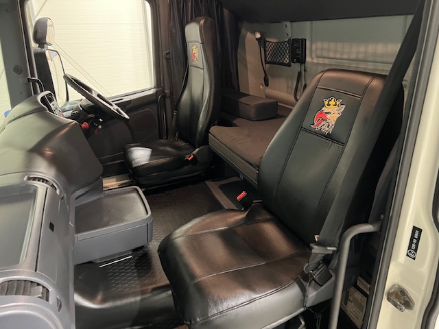 Scania R420 8×2 Rear Lift Brick Grab Drawbar