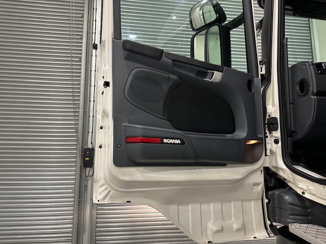 Scania R440 6×2 Rear Lift Brick Grab Drawbar