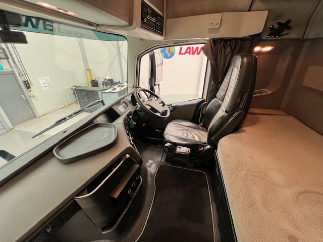 Volvo FH 500 6×2 Midlift Tractor Unit